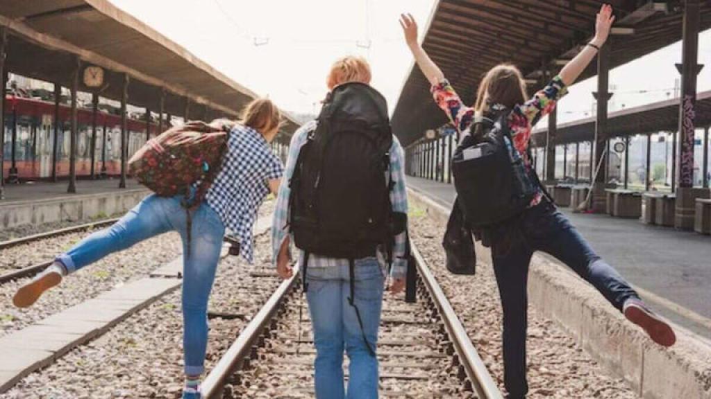 घूमने जाना है लेकिन टिकट नहीं है कन्फर्म? ट्रिप कैंसिल करने से पहले पढ़ें यह काम की टिप्स