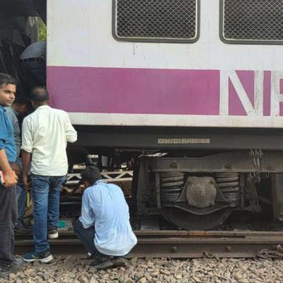 विमान के बाद रेल हादसा, दिल्ली में पैसेंजर ट्रेन का कोच पटरी से उतरा, सभी यात्री सुरक्षित