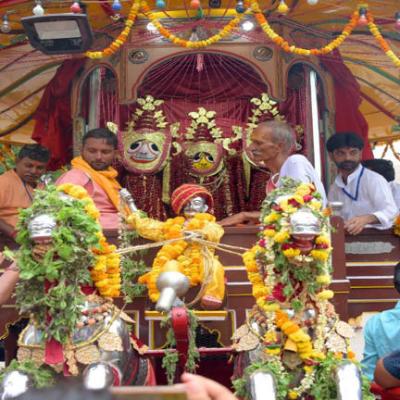 यात्रा के दौरान जगन्नाथ जी के रथ को स्पर्श करने से क्या होता है?