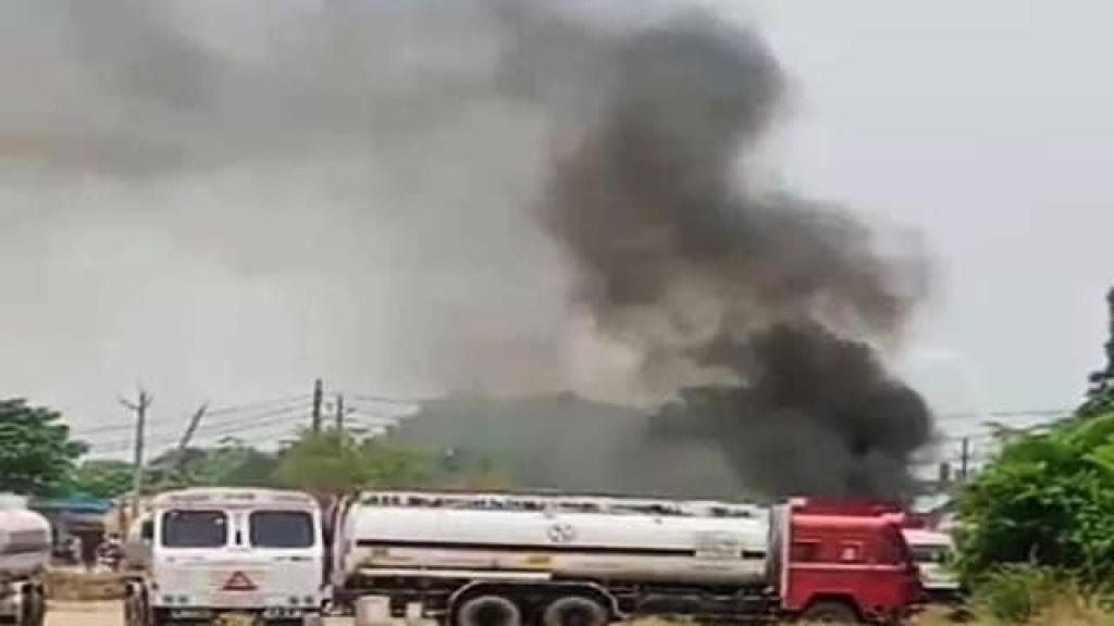 लखनऊ में इंडियन ऑयल के टैंकरों में लगी भीषण आग, क्षेत्र में अफरातफरी