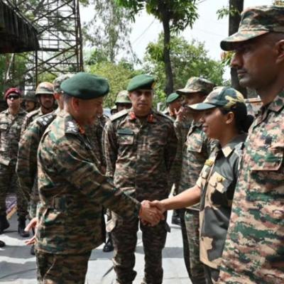 ऑपरेशन सिंदूर में BSF की जिस महिला जवान ने पाकिस्तान के छुड़ाए थे छक्के, सेना प्रमुख ने उन्हें किया सम्मानित