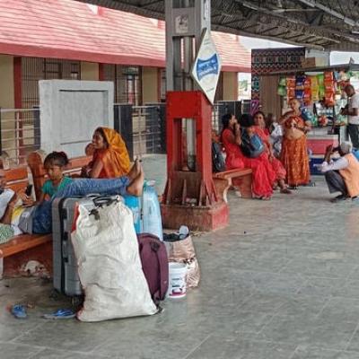 साढ़े पांच घंटे तक ठप रहा ट्रेनों का परिचालन