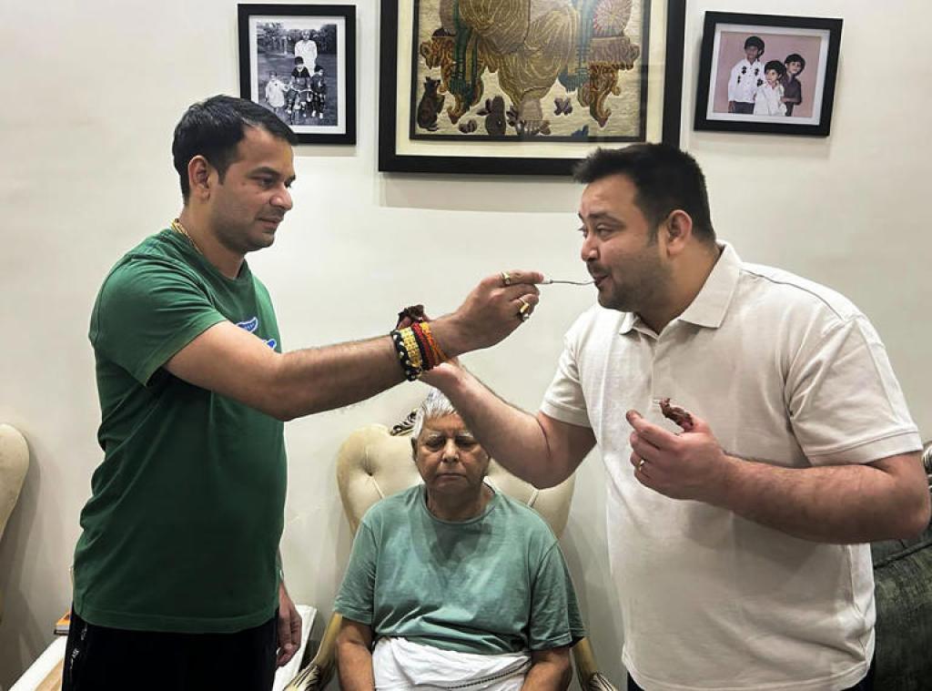 भरोसा रखना मेरे भाई...अब तेजस्वी पर उमड़ा तेज प्रताप का प्रेम, जयचंद को चेताया