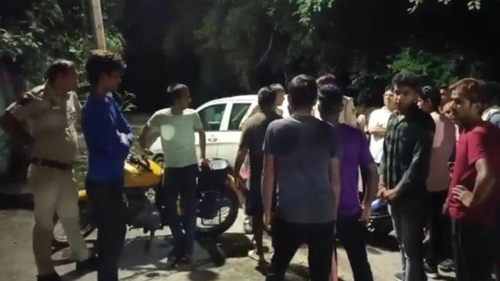 Delhi Swimming Pool Accident: बाहर से लगा था निगम के स्विमिंग में ताला, भीतर युवक की डूबने से मौत