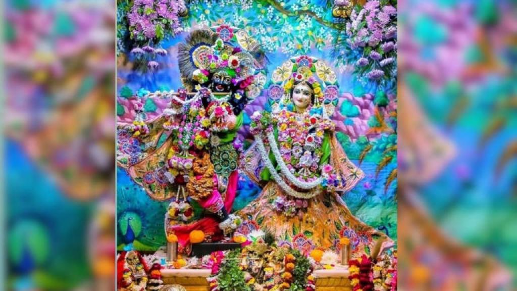 मथुरा में श्रीकृष्ण जन्माष्टमी की धूम… भक्तों का उमड़ा सैलाब, देखें मनमोहक तस्वीरें