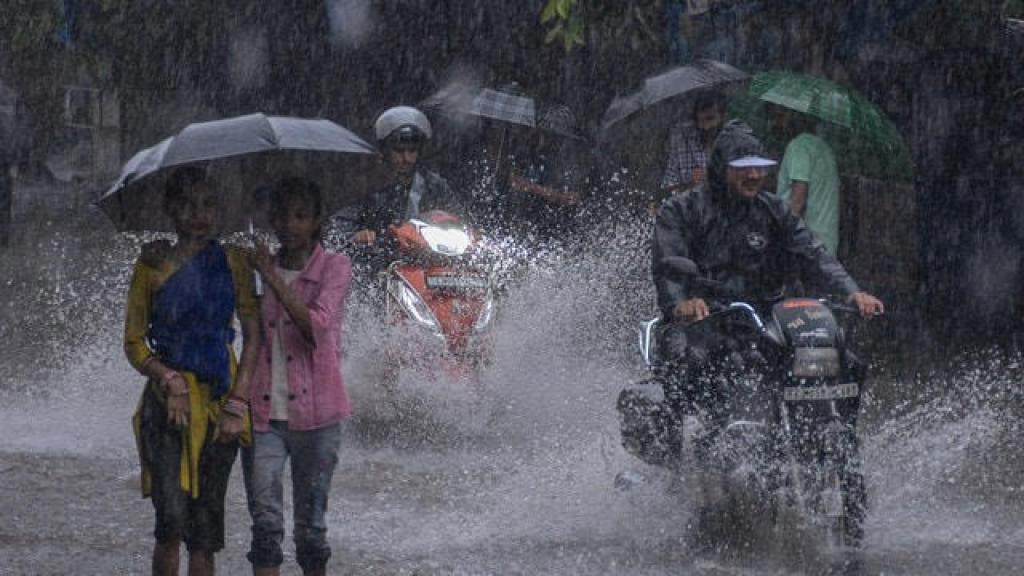 UP Rain: यूपी में अगले 3 दिन झमाझम बारिश के आसार, इन जिलों में अलर्ट जारी