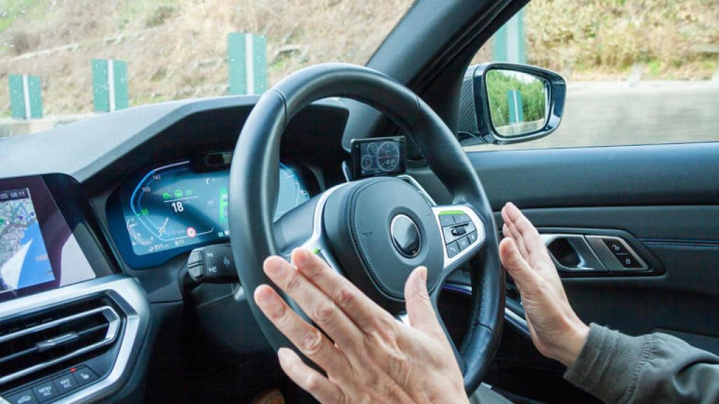 Car Mileage: क्रूज कंट्रोल से बढ़ सकती है कार की माइलेज, फायदे के लिए इन पांच बातों को दिमाग में रखें