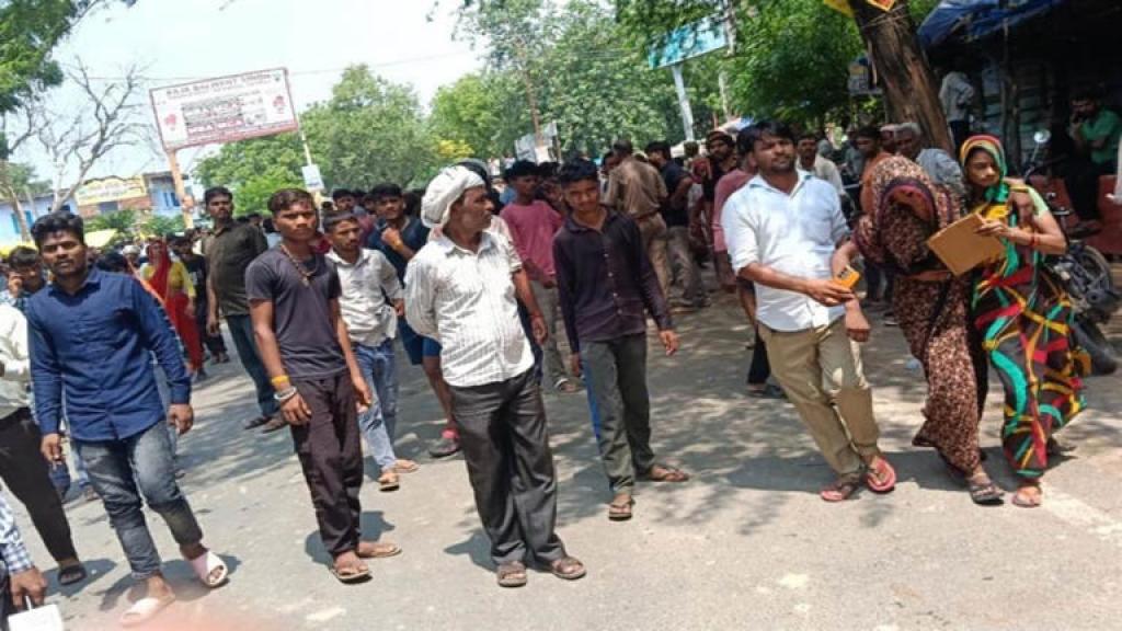 Firozabad Girl Murder: बकरी बांधने वाली रस्सी से कसा था गला, खेत में काम कर रहे चार मजदूरों को भी नहीं लग पाई भनक