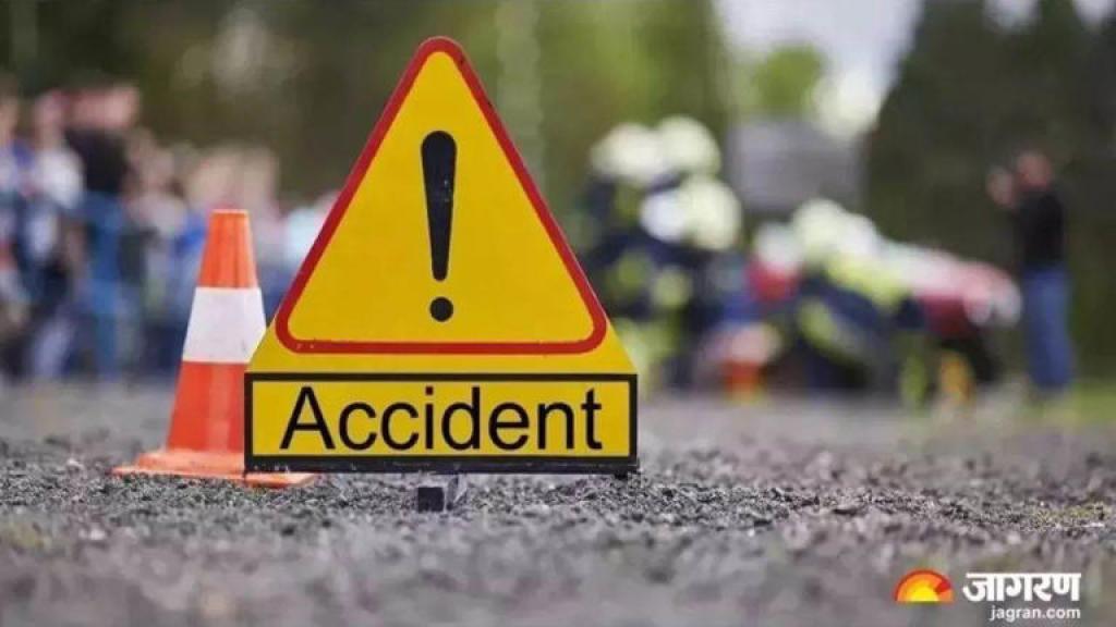 Raibareli Accident: अनियंत्रित ट्रेलर ने डीसीएम में मारी टक्कर, चालक की मौत; GST CTO समेत तीन घायल
