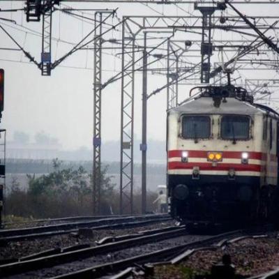Indian Railways News Update: आज भी रहेगी ट्रेनें रद्द, यात्रियों को होगी परेशानी