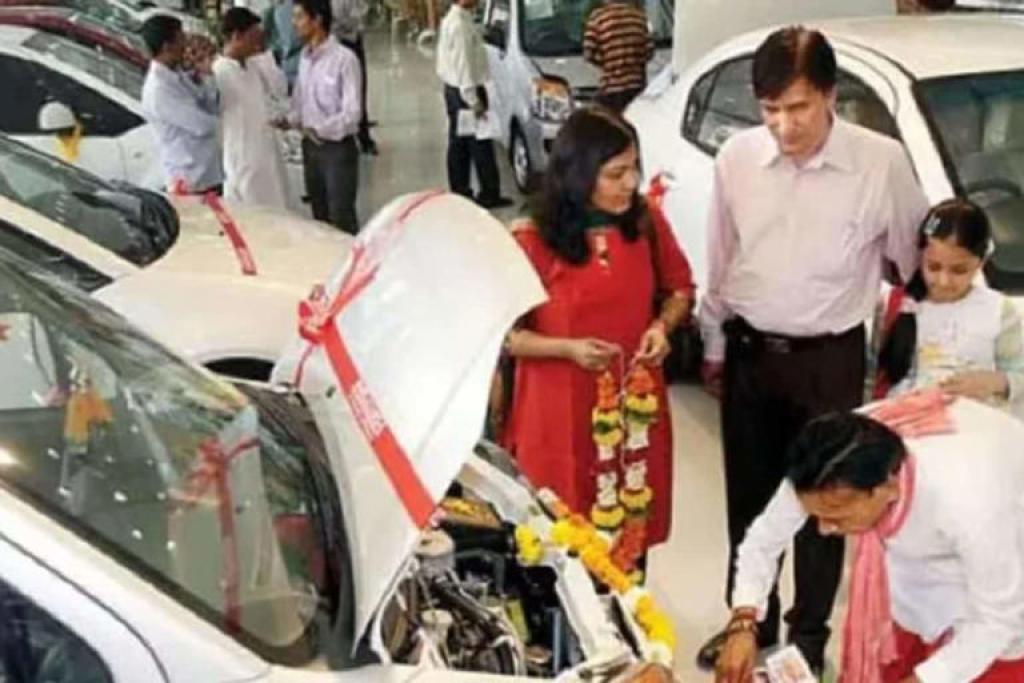 दिवाली में कार खरीदने जा रहे? इन 5 बातों का रखें ध्यान