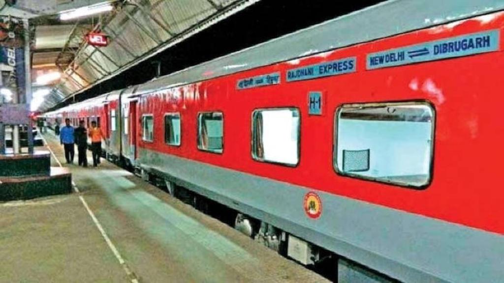 Indian Railway: रेल यात्रियों के लिए गुडन्यूज! आज से चलेंगी ये पूजा स्पेशल ट्रेनें, देखें लिस्ट