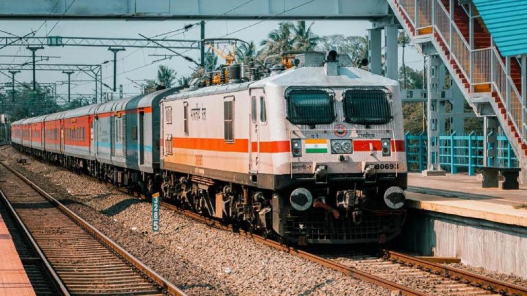 Indian Railways News: मध्य प्रदेश में 4 से 6 अक्टूबर तक कई ट्रेनें निरस्त, इन ट्रेनों का मार्ग परिवर्तित, यहां देखें पूरी लिस्ट