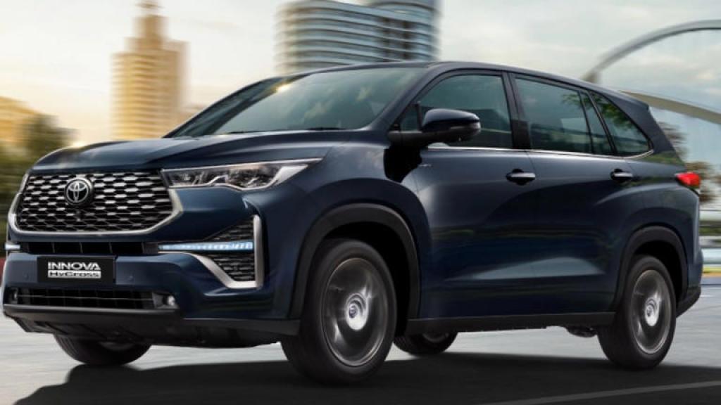 5.7K फ़ॉलोअर्स एवरेज के चक्कर में Innova छोड़ इस कार की ओर भागे लोग, कर लिया पूरी मार्केट पर कब्जा