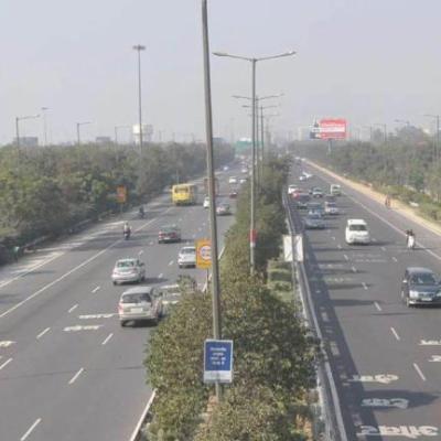 नोएडा व ग्रेटर नोएडा एक्सप्रेस-वे के दोनों तरफ अब होगी ये सुविधा, गांव और सेक्टर के लोगों को मिलेगा लाभ