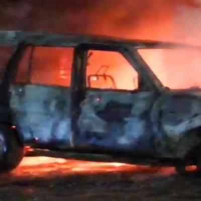 बल‍िया में रेलवे ट्रैक के बीच आग का गोला बनी स्कार्पियो, मुश्‍क‍िल से चालक की बची जान