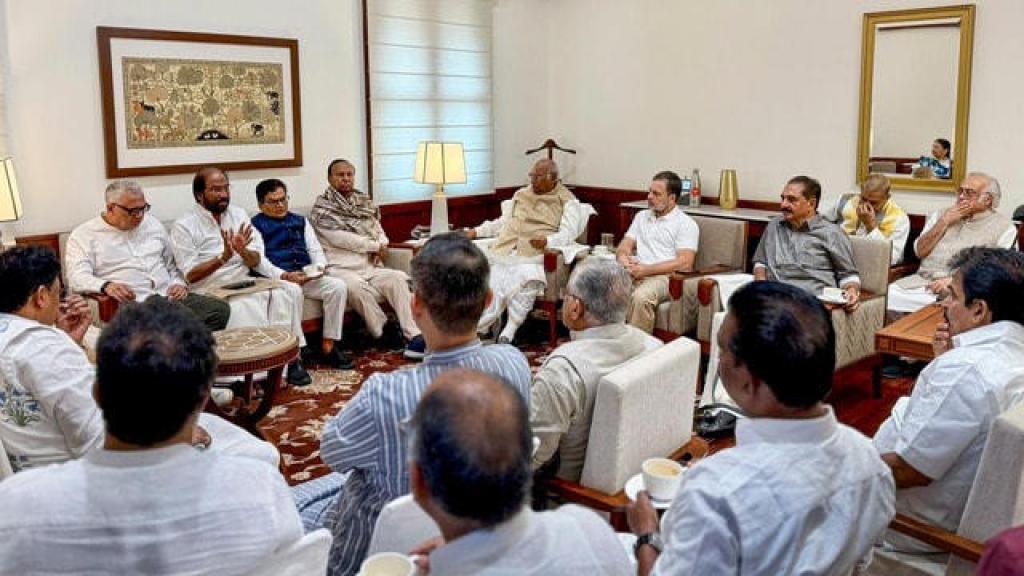 डिनर डिप्लोमेसी की तैयारी, राहुल गांधी के आवास पर मिलेंगे इंडिया गठबंधन के नेता; क्या रहेगा एजेंडा