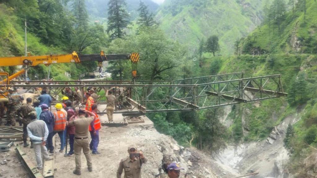 Uttarkashi: गंगनानी में सात हिस्सों में पहुंचा बेली ब्रिज, आज से निर्माण शुरू