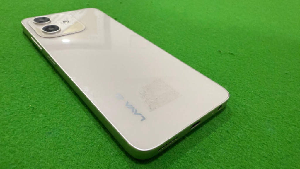 ये हैं प्रीमियम लुक वाले कर्व्ड डिस्प्ले स्मार्टफोन्स, कम कीमत में मिलेंगे जबरदस्त फीचर्स