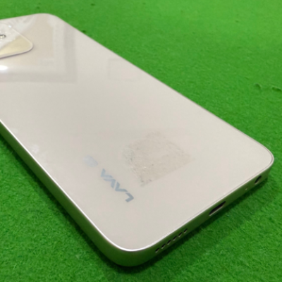 ये हैं प्रीमियम लुक वाले कर्व्ड डिस्प्ले स्मार्टफोन्स, कम कीमत में मिलेंगे जबरदस्त फीचर्स