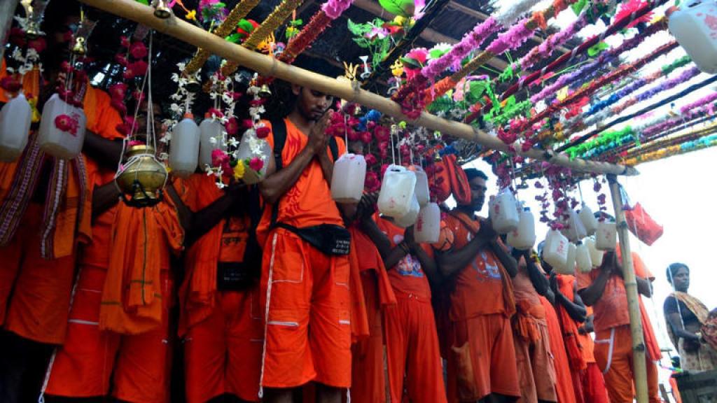 Kanwar Yatra 2025 : कांवड़ यात्रा पर जा रहे हैं, तो अपने साथ जरूर लेकर जाएं ये चीजें