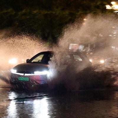 बारिश ने खोली MCD और PWD के इंतजामों की पोल, नालियों के बैकफ्लो से दिल्ली में बिगड़े हालात