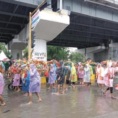 बारिश के कारण सड़कों पर जलभराव से परेशान रहे