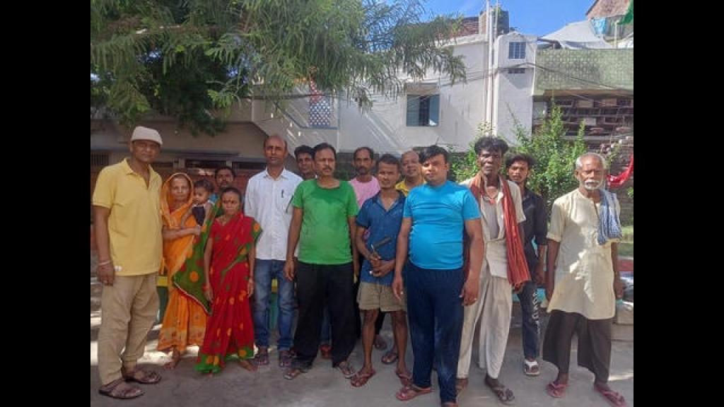 बिजली के जर्जर तार, पेयजल संकट और भीषण जाम से बढ़ा लोगों का दर्द