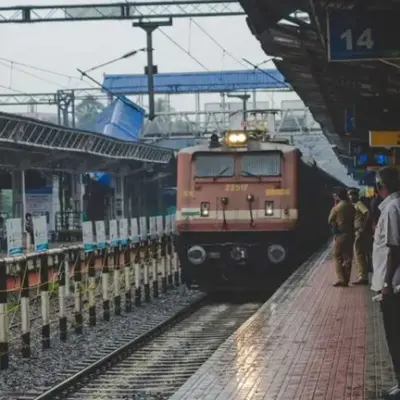 रेलवे नियम बदलने के बाद वेटिंग टिकट के साथ ट्रेन में किया सफर, तो जानें कितना लगेगा जुर्माना