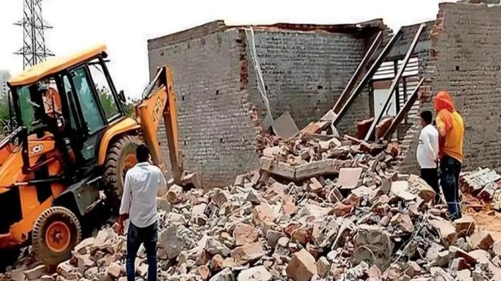 पहले 25 एकड़ में विकसित हो रही अवैध कॉलोनी को तोड़ा, अब फार्म हाउस पर चला बुलडोजर, फरीदाबाद में जारी है एक्शन