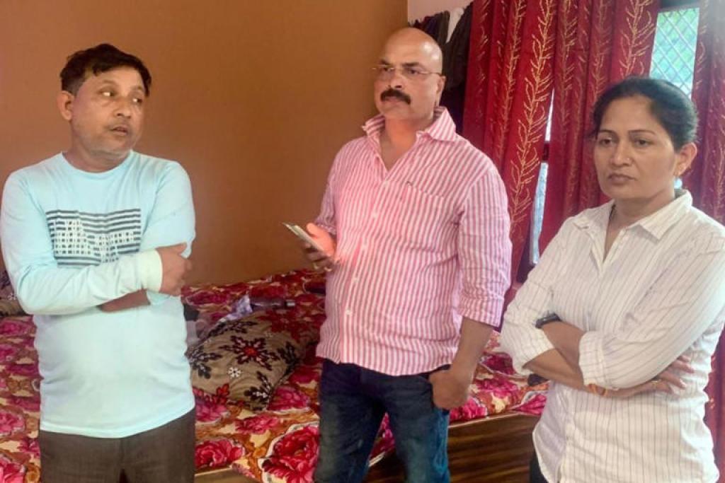 सड़क किनारे बना था आलीशान मकान, आराम से अंदर घुसी पुलिस, नजारा देख सभी सन्न