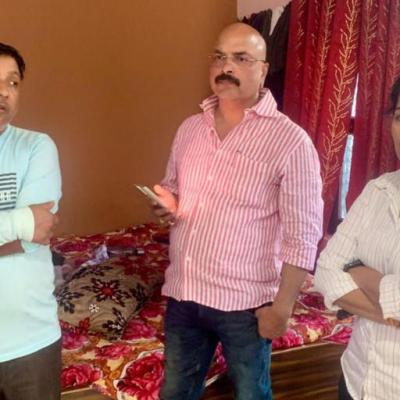 सड़क किनारे बना था आलीशान मकान, आराम से अंदर घुसी पुलिस, नजारा देख सभी सन्न