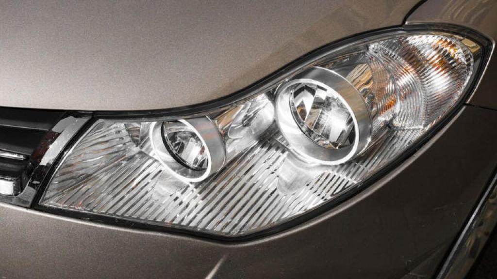 कार में कितनी तरह की होती हैं लाइट? क्या है सबका नाम