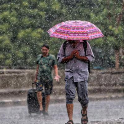 यूपी में आएगा आंधी-तूफान, 34 जिलों में खूब बरसेंगे आसमान, अयोध्या में बारिश