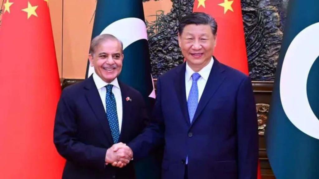 Pakistan China News: भारत से पिटाई के बाद पाकिस्तान और चीन के बीच सबसे बड़ी हथियार डील, पाक को 50% डिस्काउंट पर J-35A फाइटर जेट देगा ड्रैगन