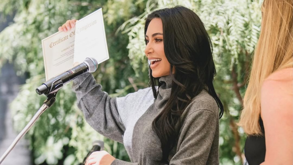 बिना कॉलेज गए वकील बनीं किम कर्दाशियां, जानें कैसे आप भी डिग्री बगैर अमेरिका में बन सकते हैं वकील