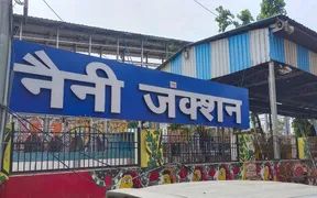 प्रयागराज के नैनी से मानिकपुर तक सभी रेलवे स्टेशनों पर बनेंगे आधुनिक पैदल मार्ग, यात्रियों को होगी सुविधा